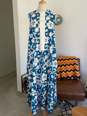 Vintage 1960s 1970s Mildred's of Hawaii Boho Mod Aloha Floral Dress